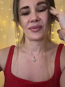 Snapshot of LucieMack chatting on July 2026 05:04:01 PM LucieMack online show from July 2026 05:04:01 PM