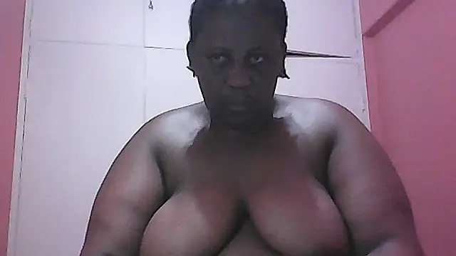 Snapshot of HUGEASSXXXXX chatting on October 2025 03:17:01 AM HUGEASSXXXXX online show from October 2025 03:17:01 AM
