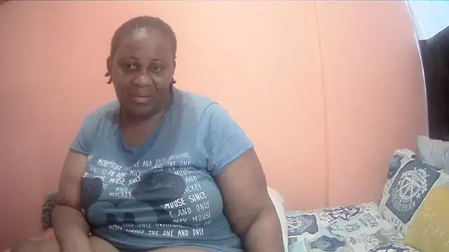 HUGEASSXXXXX online show from December 2025 04:07:02 AM