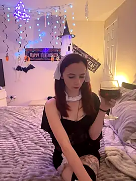 NaughtyLittleLouise online show from October 2025 10:04:02 PM