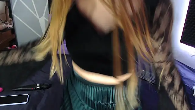 karlamoon23 online show from September 2025 08:47:01 PM