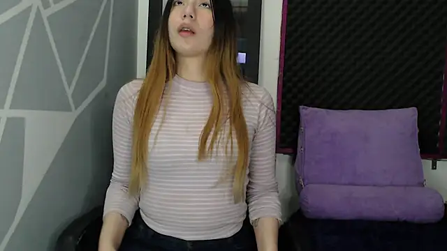 karlamoon23 online show from December 2025 09:23:02 PM