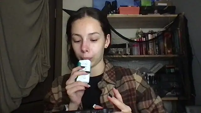 Snapshot of Yuna5343 chatting on November 2025 09:47:01 PM Yuna5343 online show from November 2025 09:47:01 PM