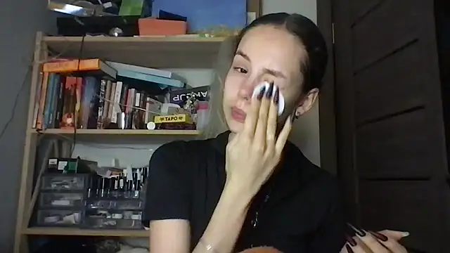 Snapshot of Yuna5343 chatting on December 2025 08:17:01 PM Yuna5343 online show from December 2025 08:17:01 PM