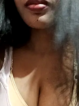 Snapshot of kaviyaponnu0987 chatting on September 2025 07:41:02 PM kaviyaponnu0987 online show from September 2025 07:41:02 PM