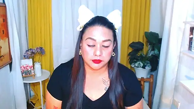 Snapshot of EmmaKantutera chatting on December 2025 11:28:02 AM EmmaKantutera online show from December 2025 11:28:02 AM