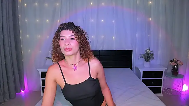 Evolet Bee online show from November 2025 01:00:02 PM