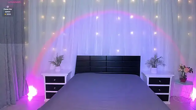 Evolet Bee online show from November 2025 01:02:02 PM