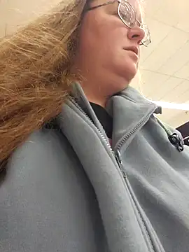 Snapshot of Love86Emily chatting on December 2024 01:53:02 PM Love86Emily online show from December 2024 01:53:02 PM