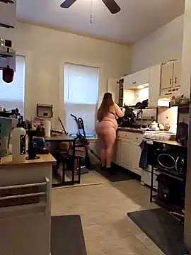 Snapshot of Love86Emily chatting on December 2024 04:50:01 PM Love86Emily online show from December 2024 04:50:01 PM