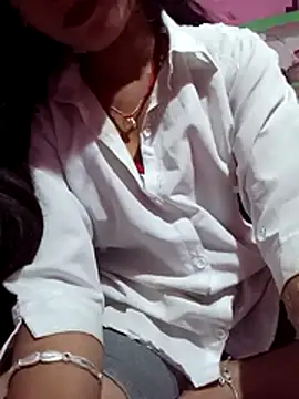 Snapshot of Cutie_Angel143 chatting on November 2025 04:00:01 AM Cutie Angel143 online show from November 2025 04:00:01 AM