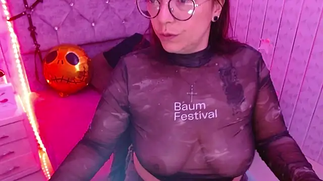 Snapshot of Susanahotsexxx chatting on October 2025 09:19:02 PM Susanahotsexxx online show from October 2025 09:19:02 PM