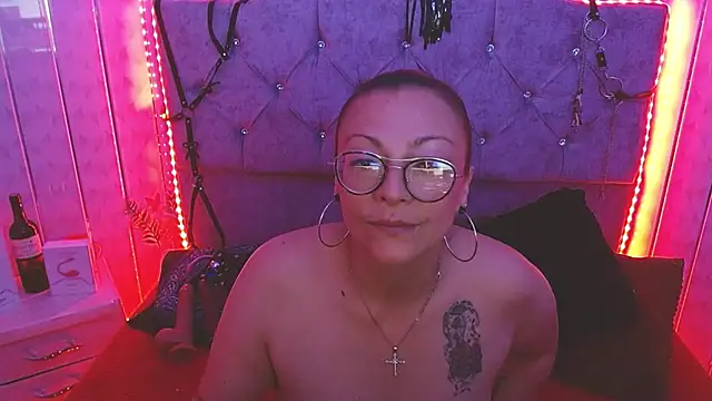 Snapshot of Susanahotsexxx chatting on November 2025 02:54:01 AM Susanahotsexxx online show from November 2025 02:54:01 AM