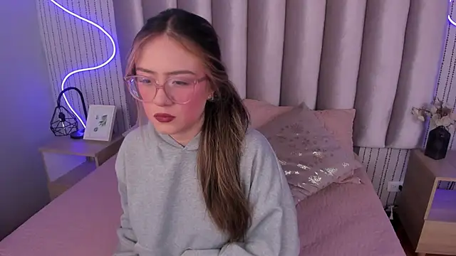 Snapshot of SamanthaPeachss chatting on October 2025 12:23:01 PM SamanthaPeachss online show from October 2025 12:23:01 PM