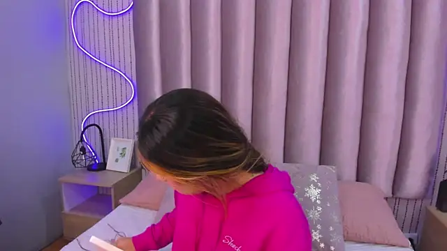 Snapshot of SamanthaPeachss chatting on November 2025 12:06:01 PM SamanthaPeachss online show from November 2025 12:06:01 PM