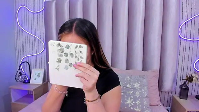 Snapshot of SamanthaPeachss chatting on November 2025 11:43:01 AM SamanthaPeachss online show from November 2025 11:43:01 AM