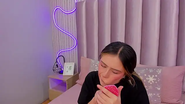 Snapshot of SamanthaPeachss chatting on November 2025 12:20:01 PM SamanthaPeachss online show from November 2025 12:20:01 PM