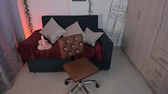 Snapshot of mishelkrave_ chatting on October 2025 12:20:01 AM mishelkrave online show from October 2025 12:20:01 AM