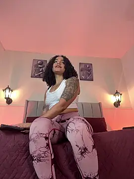 Samara Hadi  online show from February 2026 08:25:02 PM