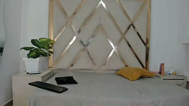 arielasm online show from September 2025 12:38:02 PM