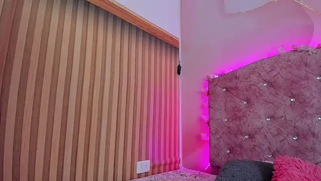 Mila grace  online show from April 2026 06:25:02 PM