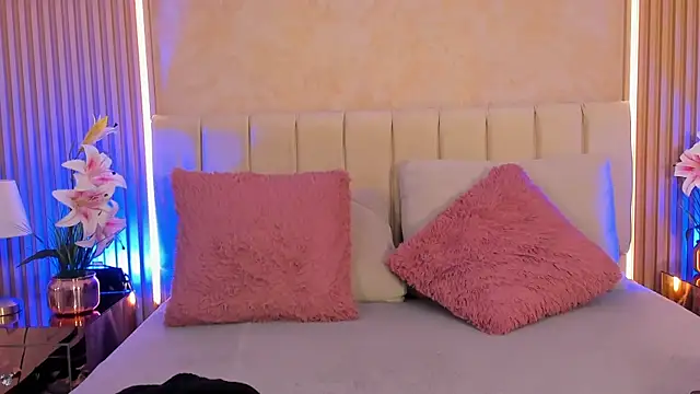 MaddyGray  online show from April 2026 06:12:01 PM