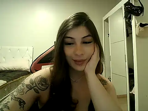 Snapshot of Becca_B chatting on October 2025 07:31:01 PM Becca B online show from October 2025 07:31:01 PM