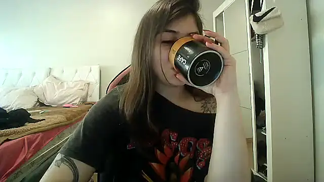 Snapshot of Becca_B chatting on October 2025 07:11:02 PM Becca B online show from October 2025 07:11:02 PM