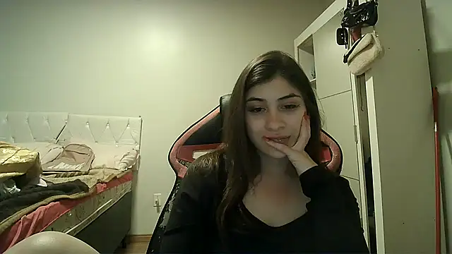 Snapshot of Becca_B chatting on October 2025 09:37:02 PM Becca B online show from October 2025 09:37:02 PM