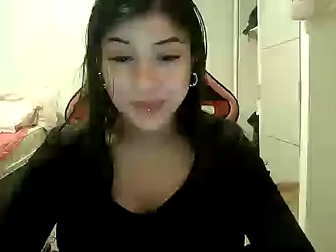 Snapshot of Becca_B chatting on October 2025 09:10:02 PM Becca B online show from October 2025 09:10:02 PM