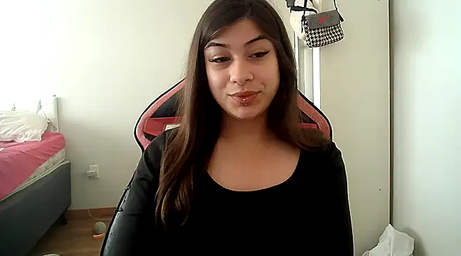 Snapshot of Becca_B chatting on October 2025 03:13:01 PM Becca B online show from October 2025 03:13:01 PM