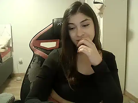 Snapshot of Becca_B chatting on November 2025 11:18:01 PM Becca B online show from November 2025 11:18:01 PM