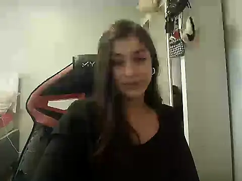 Snapshot of Becca_B chatting on November 2025 07:46:02 PM Becca B online show from November 2025 07:46:02 PM