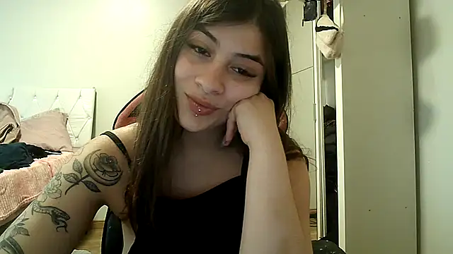 Snapshot of Becca_B chatting on November 2025 09:17:01 PM Becca B online show from November 2025 09:17:01 PM