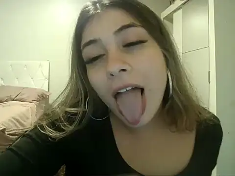 Snapshot of Becca_B chatting on April 2026 03:26:02 AM Becca B online show from April 2026 03:26:02 AM