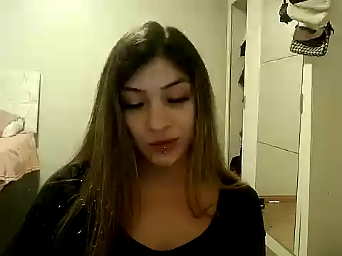 Snapshot of Becca_B chatting on April 2026 02:15:01 AM Becca B online show from April 2026 02:15:01 AM