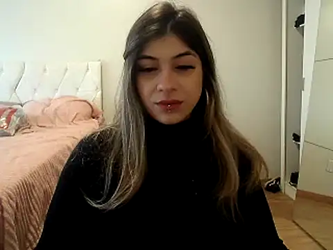 Snapshot of Becca_B chatting on May 2026 04:45:01 PM Becca B online show from May 2026 04:45:01 PM