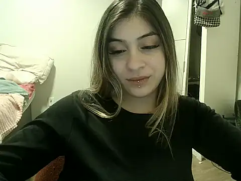 Snapshot of Becca_B chatting on May 2026 07:27:02 AM Becca B online show from May 2026 07:27:02 AM