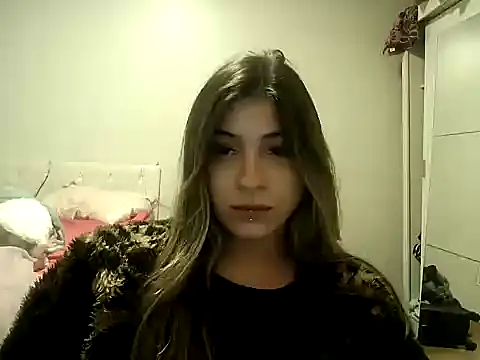 Snapshot of Becca_B chatting on May 2026 10:17:02 PM Becca B online show from May 2026 10:17:02 PM