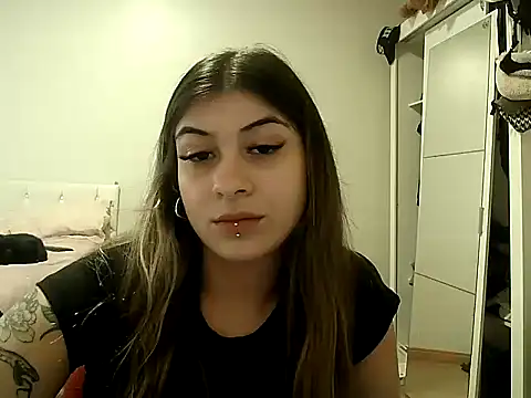 Snapshot of Becca_B chatting on June 2026 08:03:01 PM Becca B online show from June 2026 08:03:01 PM
