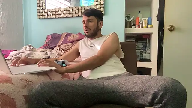 Alexitho25 online show from December 2025 09:11:01 PM