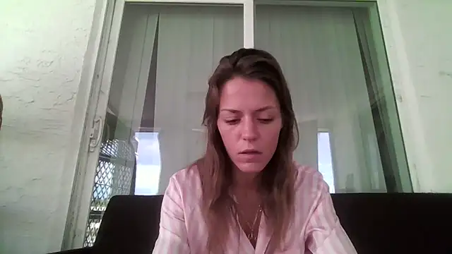 Snapshot of LaylaRainVIP chatting on September 2025 04:28:02 PM LaylaRainVIP online show from September 2025 04:28:02 PM