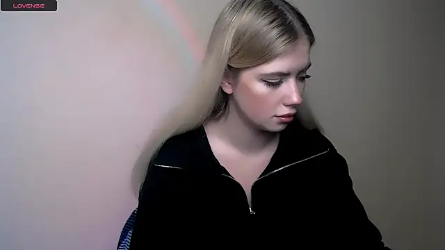 AliceHotty  online show from December 2025 02:23:01 PM