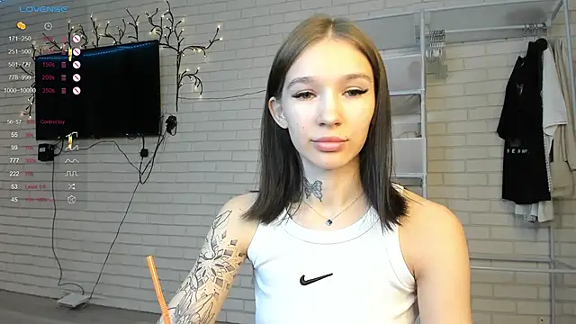 Snapshot of AsyaMiller chatting on October 2025 08:53:02 PM AsyaMiller online show from October 2025 08:53:02 PM