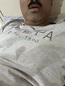 Snapshot of moonflower25 chatting on October 2025 07:47:01 PM moonflower25 online show from October 2025 07:47:01 PM