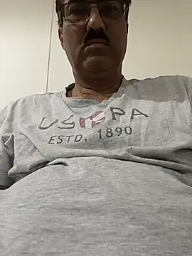 Snapshot of moonflower25 chatting on October 2025 04:34:02 AM moonflower25 online show from October 2025 04:34:02 AM