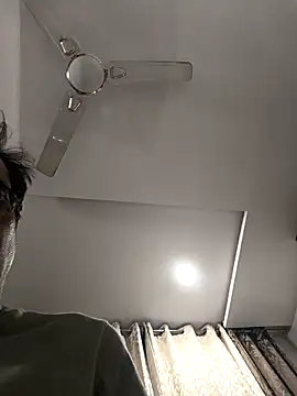 Snapshot of moonflower25 chatting on December 2025 05:18:02 PM moonflower25 online show from December 2025 05:18:02 PM