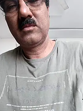 Snapshot of moonflower25 chatting on December 2025 04:08:02 AM moonflower25 online show from December 2025 04:08:02 AM