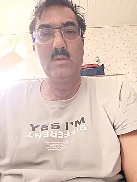 Snapshot of moonflower25 chatting on January 2026 04:49:02 AM moonflower25 online show from January 2026 04:49:02 AM