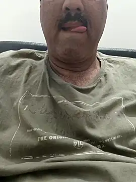 Snapshot of moonflower25 chatting on February 2026 05:07:02 PM moonflower25 online show from February 2026 05:07:02 PM